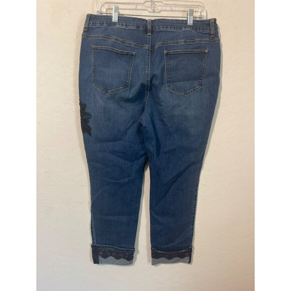 Chico's Platinum Sz 2 (US 12 L) Lace Applique Roll Cuff Crop Jeans Boho - Picture 7 of 11